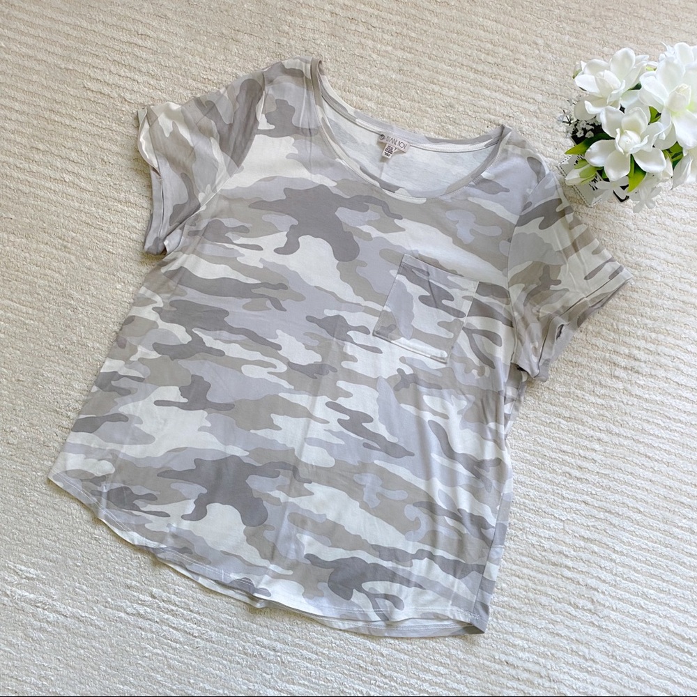 Elaine Rose short sleeve light camo tee